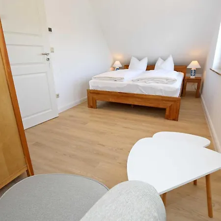 Uns Luett Hus Mit Sauna Holiday home