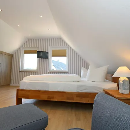 Uns Luett Hus Mit Sauna Nyaraló Baabe