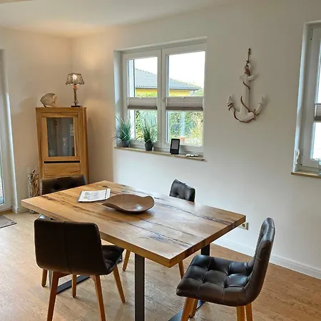 Uns Luett Hus Mit Sauna Nyaraló *