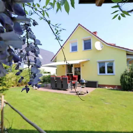 Uns Luett Hus Mit Sauna Nyaraló *